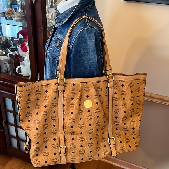 MCM - Picture 3 of 16